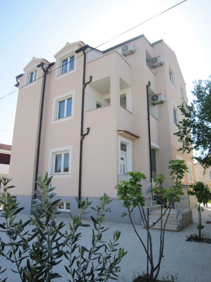 M&B Guest House Srima Dış mekan fotoğraf