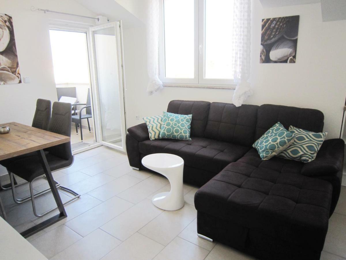 M&B Guest House Srima Dış mekan fotoğraf