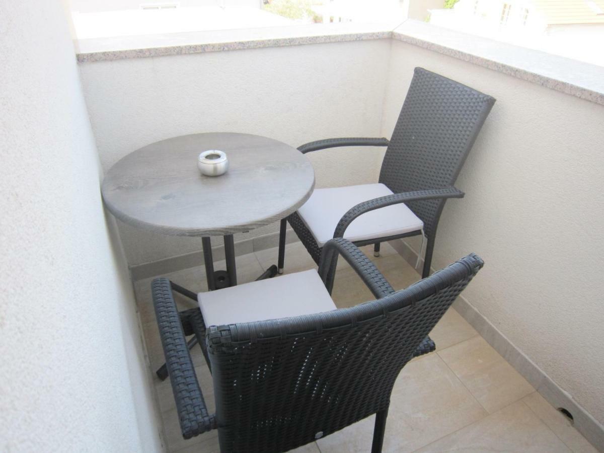 M&B Guest House Srima Dış mekan fotoğraf