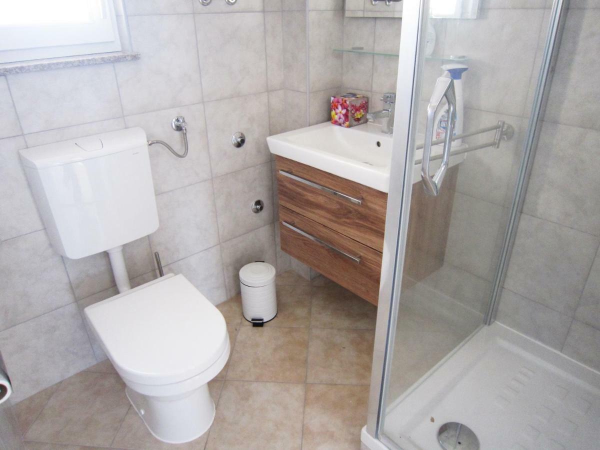 M&B Guest House Srima Dış mekan fotoğraf