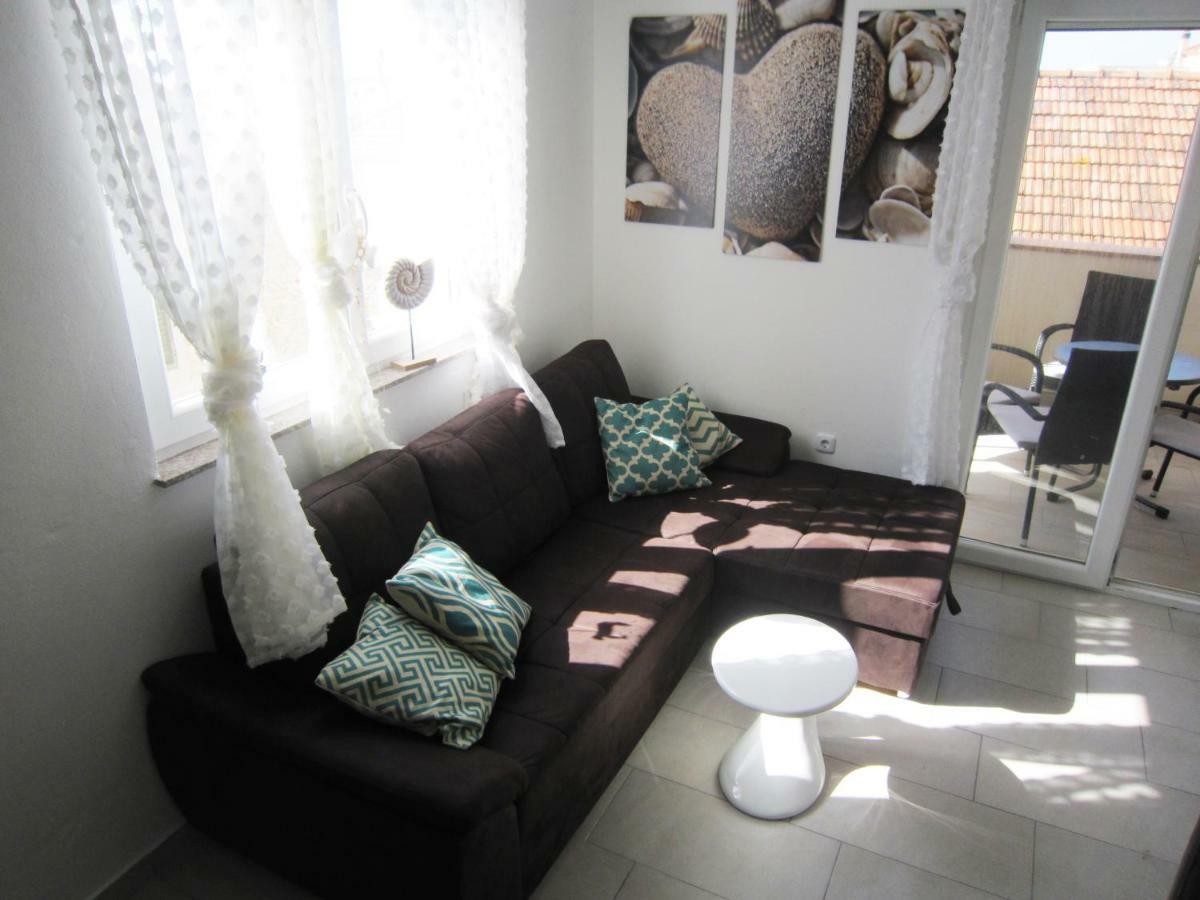 M&B Guest House Srima Dış mekan fotoğraf