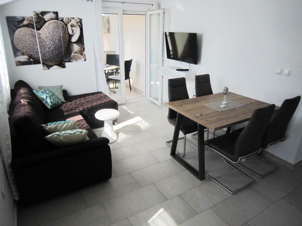 M&B Guest House Srima Dış mekan fotoğraf