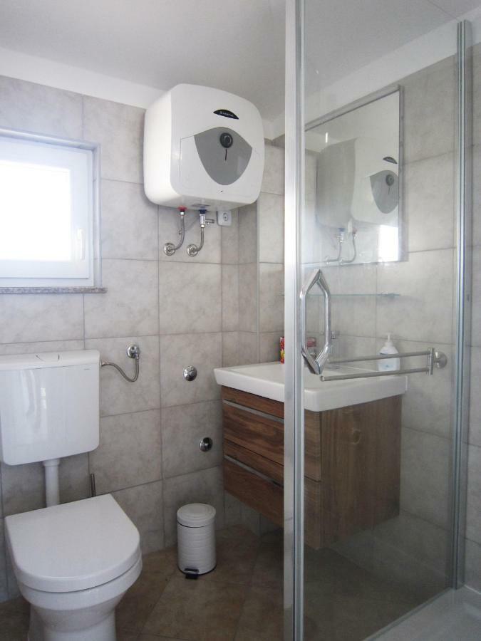 M&B Guest House Srima Dış mekan fotoğraf