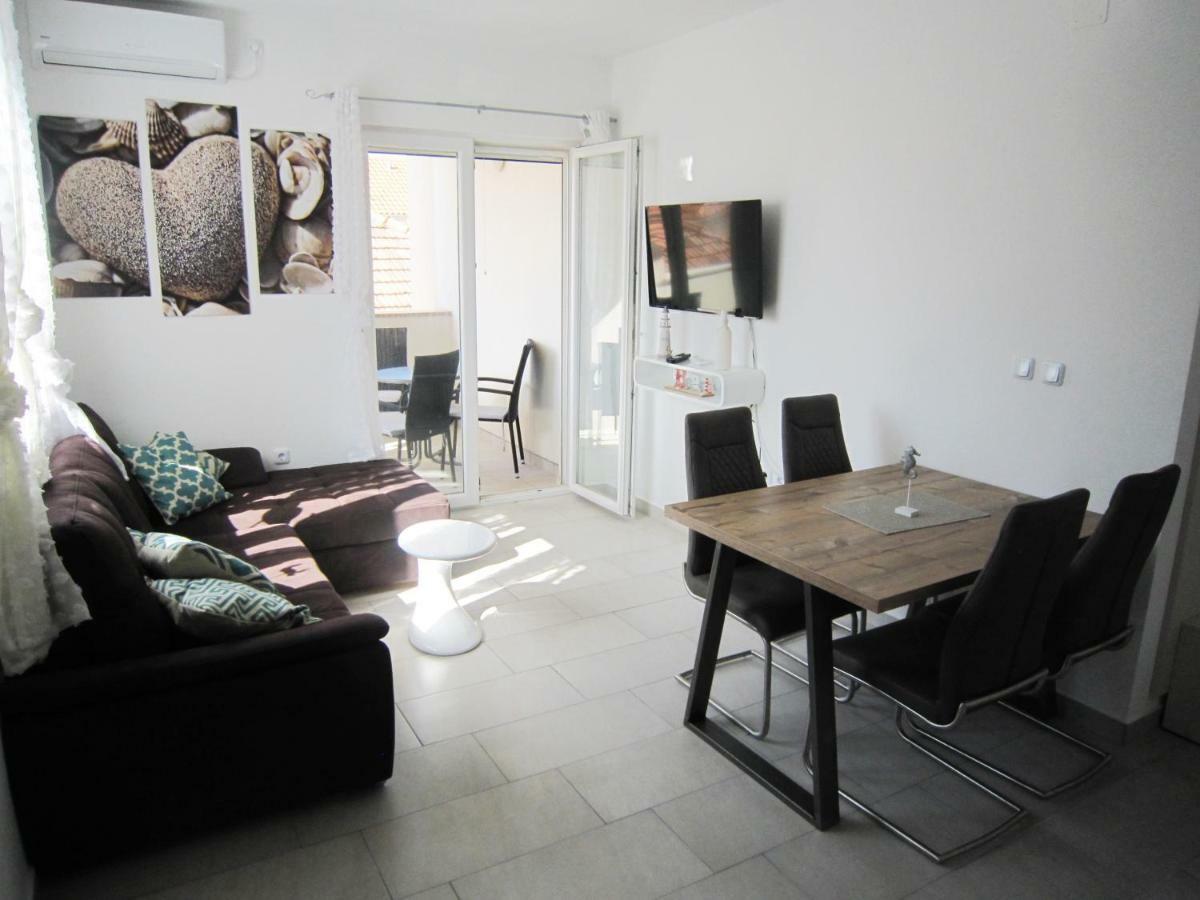 M&B Guest House Srima Dış mekan fotoğraf